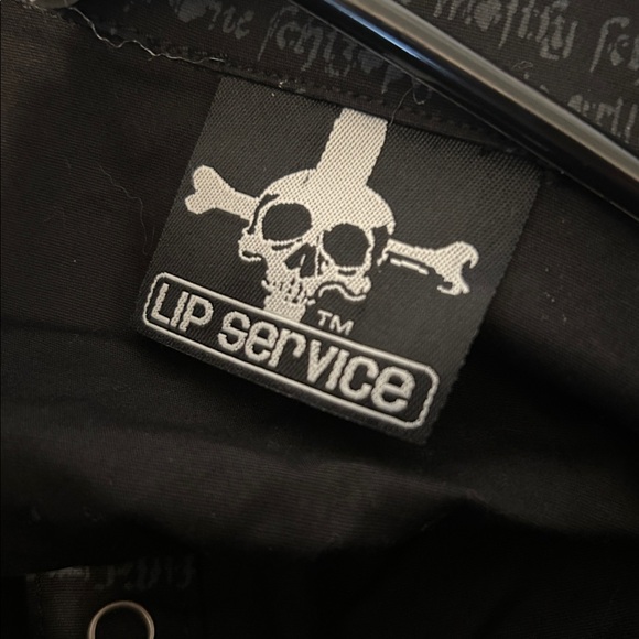 Vintage Y2K Lip Service Script/Skull Print Lace Up Button Down Shirt - Picture 4 of 4